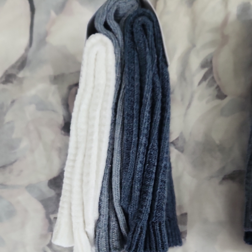Universal Thread 6 Pairs Of Women's Ribbed Crew Socks - Blue and White - Picture 3 of 5